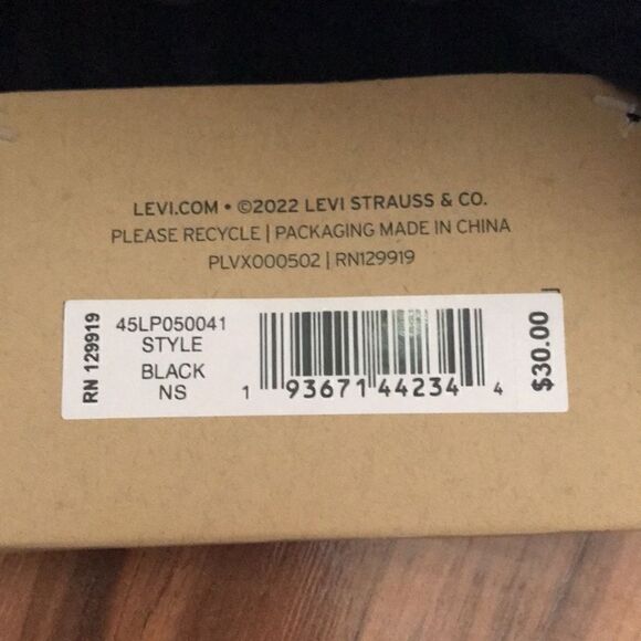 NEW Levi’s Black Beanie  - Picture 5 of 5